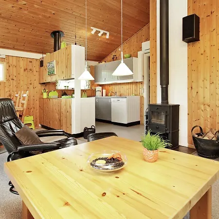 Two-bedroom Holiday In 6 Hejls
